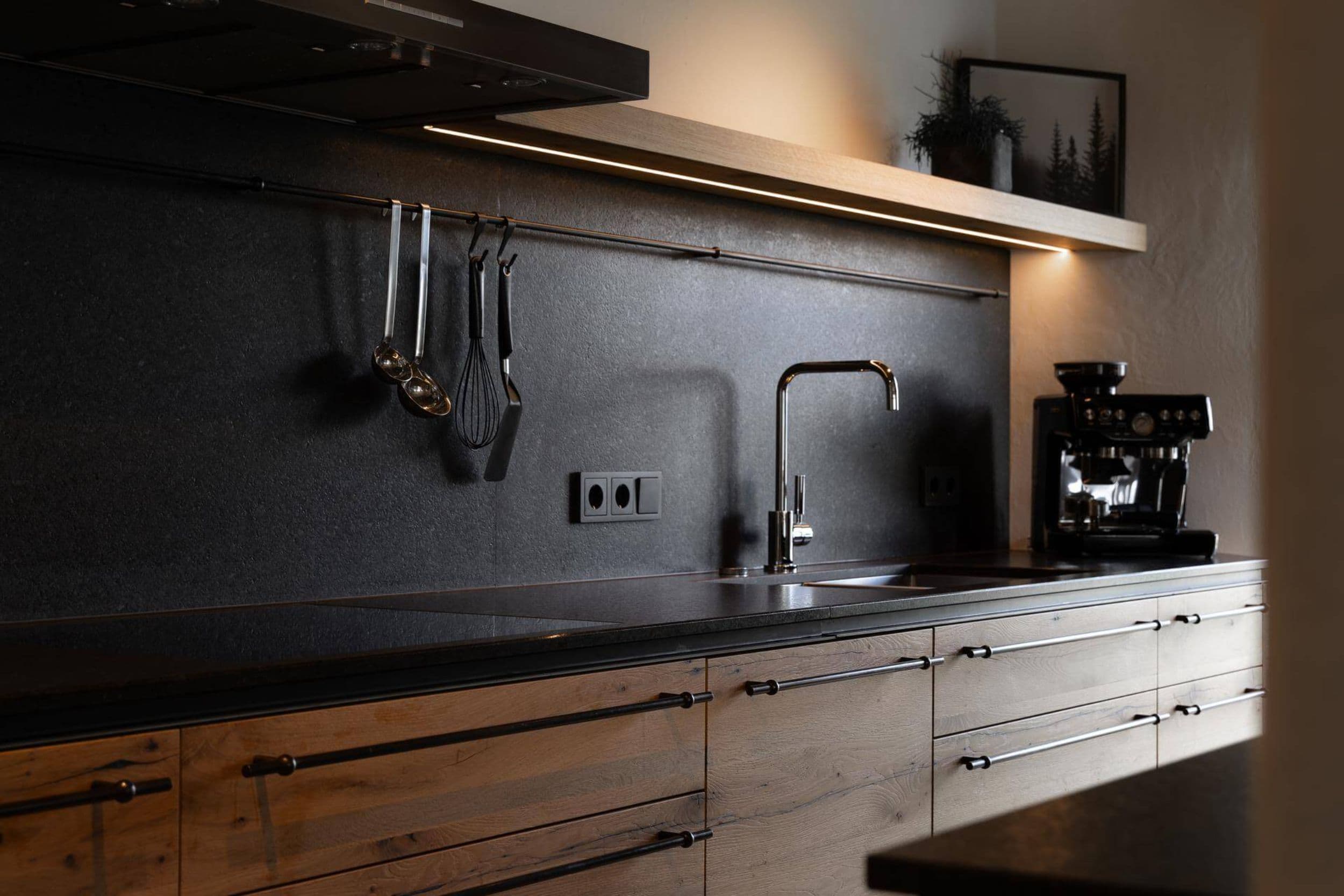 Fully equipped kitchen with mountain view, Residence I, Bergrichter Arlberg